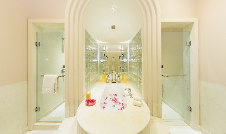 Luxury Suite Bathroom at Ramgarh Lodge, Jaipur - IHCL SeleQtions