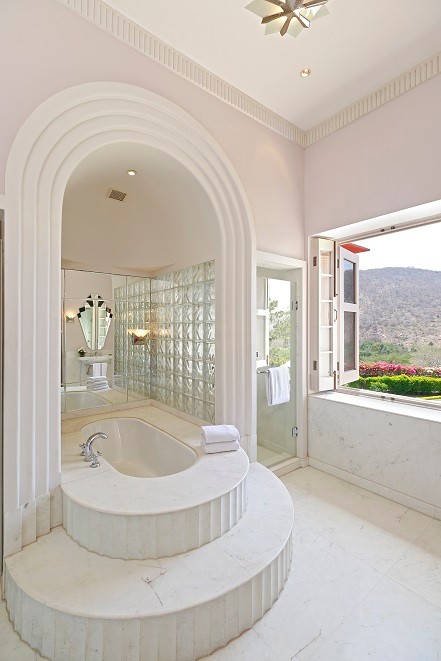 SeleQtions Suite's Bathroom at Ramgarh Lodge, Jaipur - IHCL SeleQtions