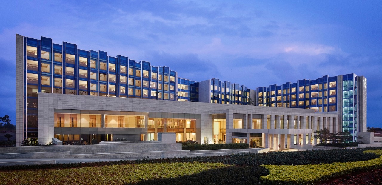 FaÃ§ade View of 5 Star Hotel in Bangalore, Taj Bangalore