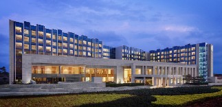 FaÃ§ade View of 5 Star Hotel in Bangalore, Taj Bangalore