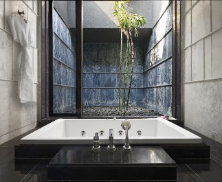 Jacuzzi - Jaipur Suite
Jacuzzi - Jaipur Suite