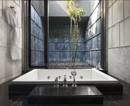 Jacuzzi - Jaipur Suite
Jacuzzi - Jaipur Suite