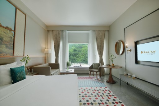 Raajsa Kumbhalgarh – Luxury Bedroom Modern hotel room At Raajsa Kumbhalgarh – IHCL SeleQtions