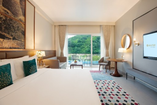 Best room with pool in Kumbhalgarh - Raajsa Kumbhalgarh Spacious best hotel Bedroom in Rajasthan – Raajsa Kumbhalgarh