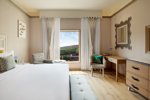 Raajsa Kumbhalgarh – Relaxing Executive Room Luxury Bedroom at Raajsa Kumbhalgarh – IHCL SeleQtions